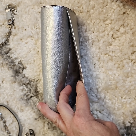 Michael Kors wallet with shoulder strap - Picture 6 of 11